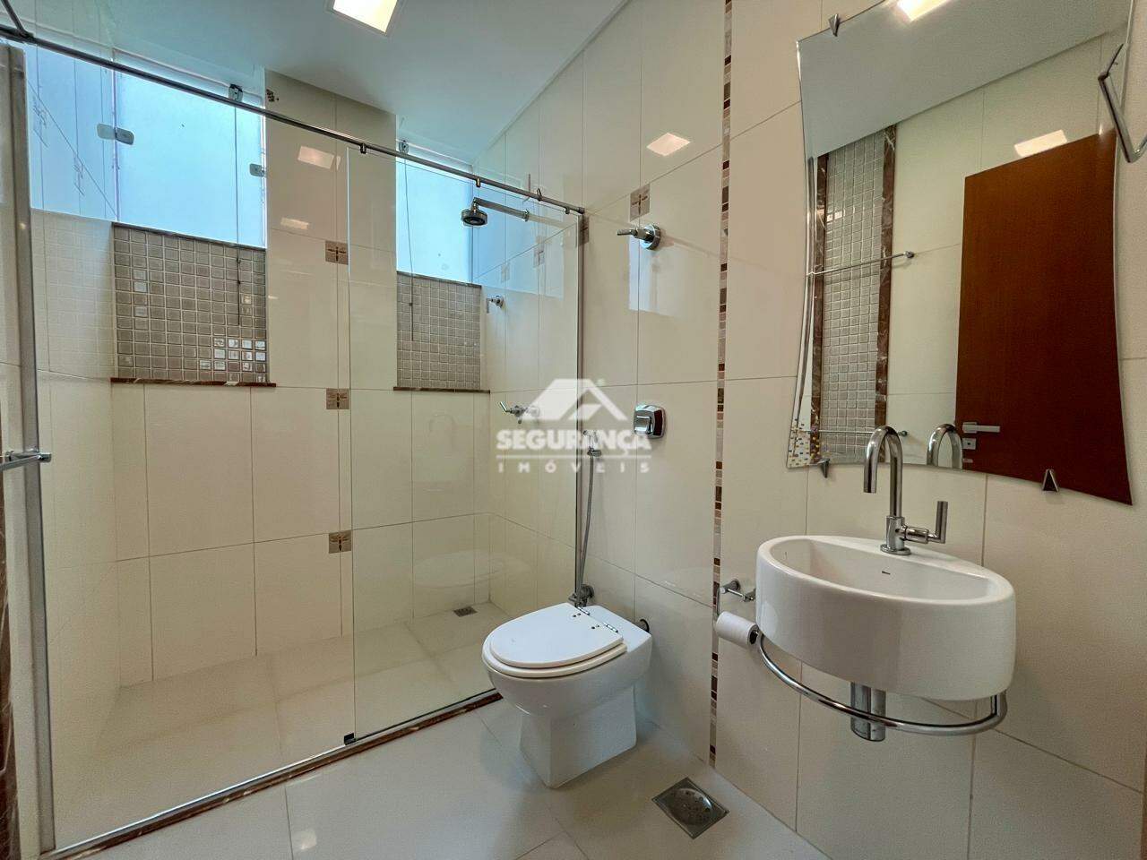 Casa à venda no BELVEDERE: BANHO SEMI SUITE