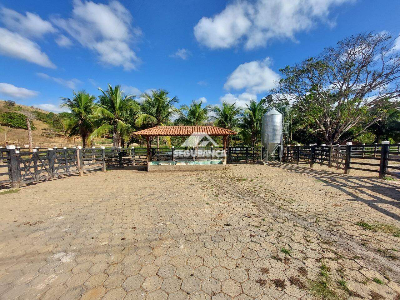 Sítio à venda no JACARANDÁ : CURRAL 