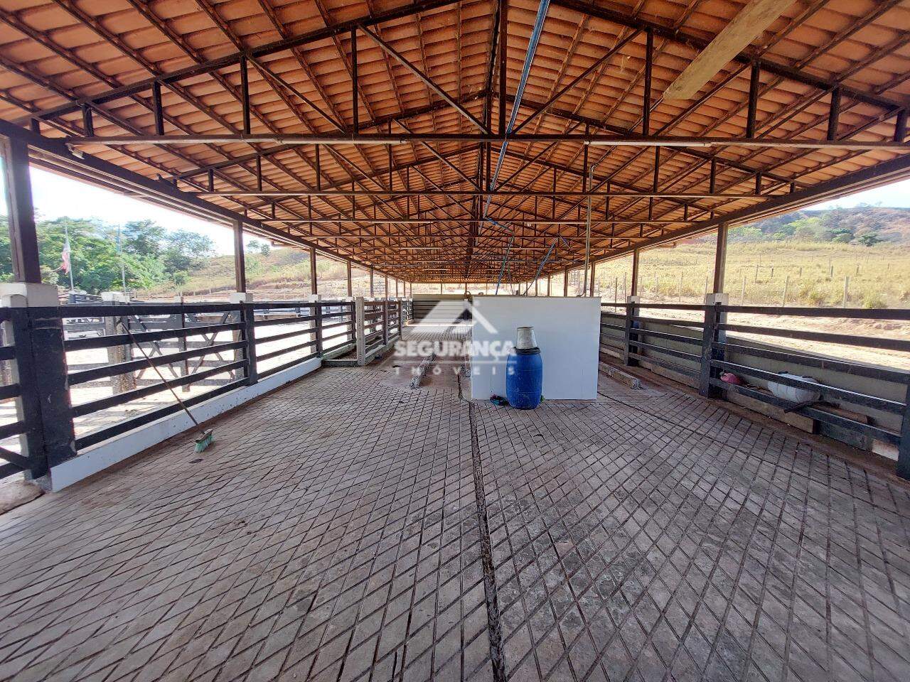 Sítio à venda no JACARANDÁ : CURRAL 