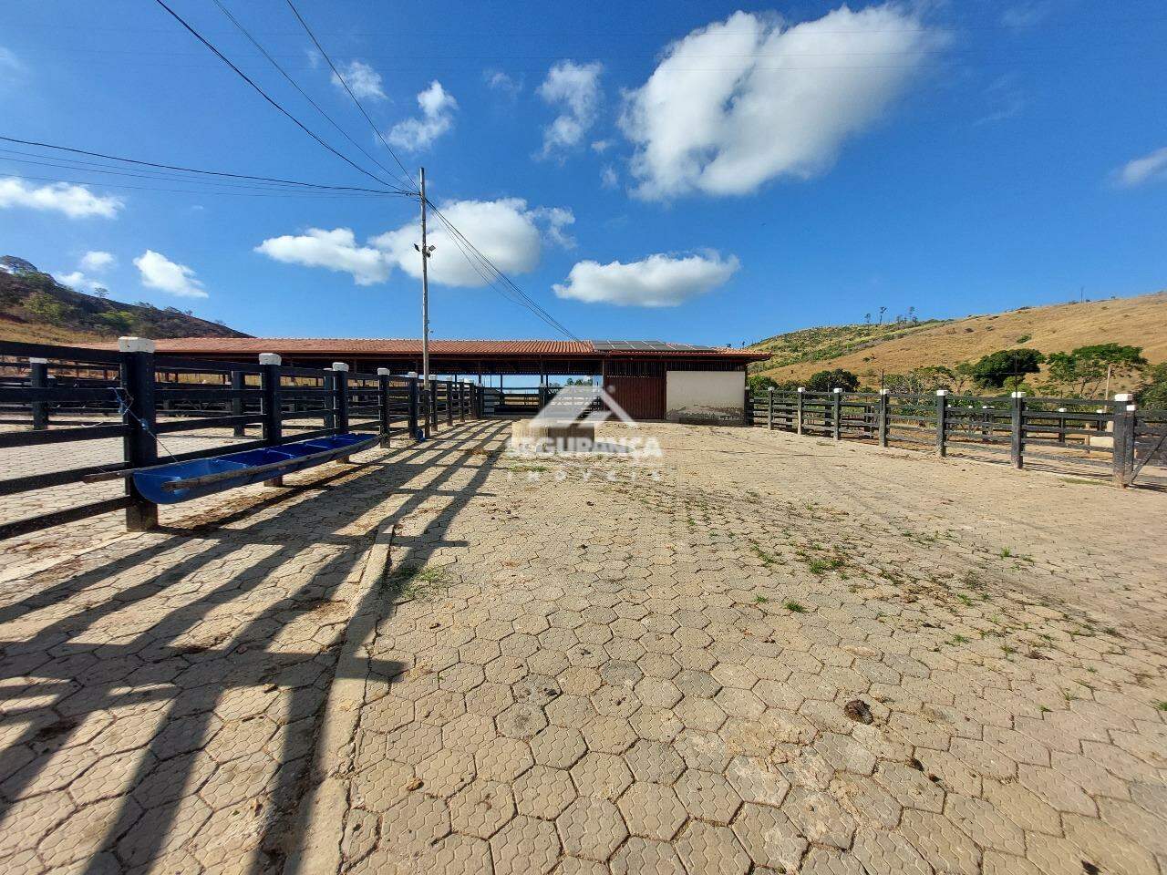 Sítio à venda no JACARANDÁ : CURRAL 