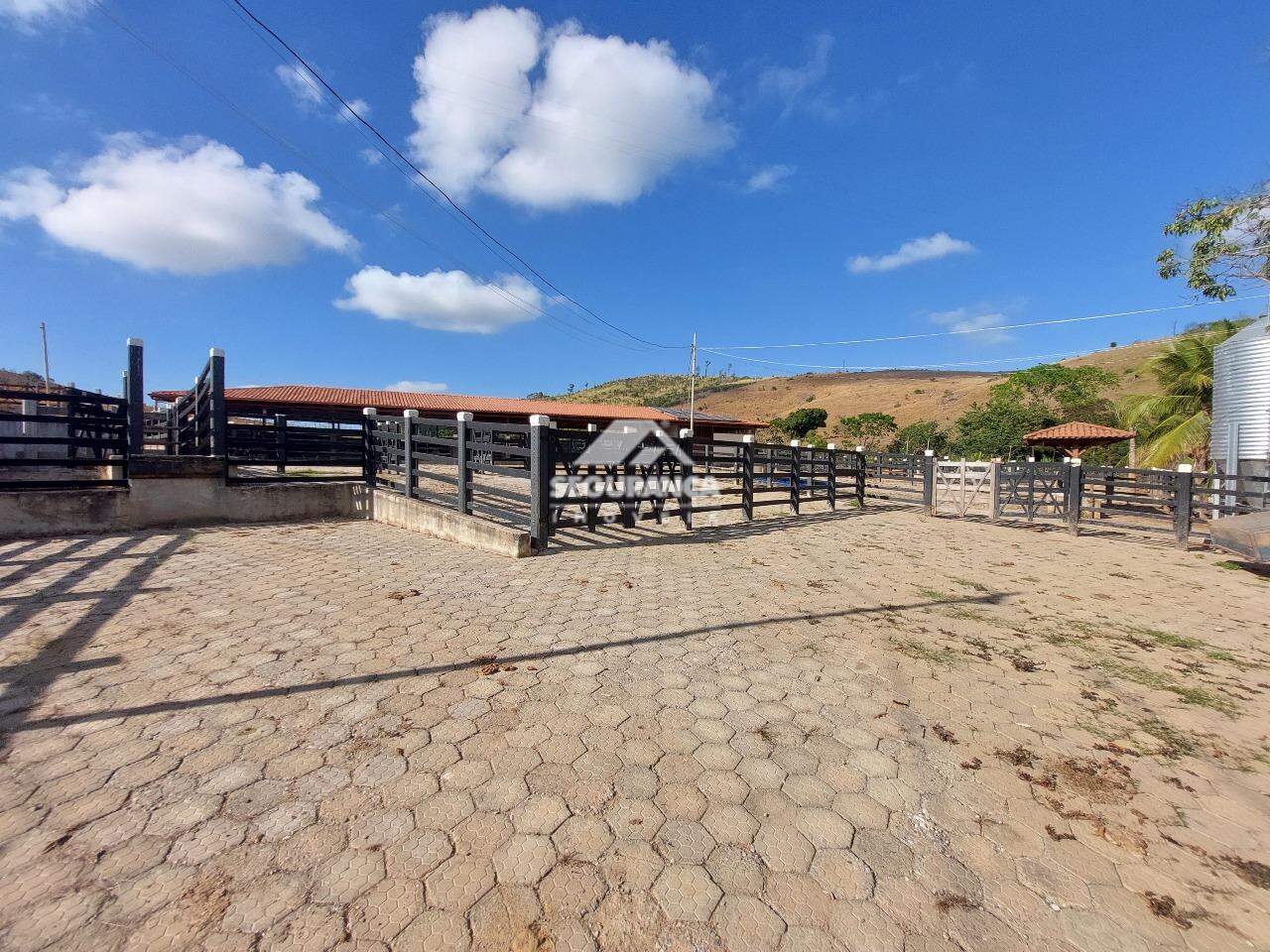 Sítio à venda no JACARANDÁ : CURRAL 