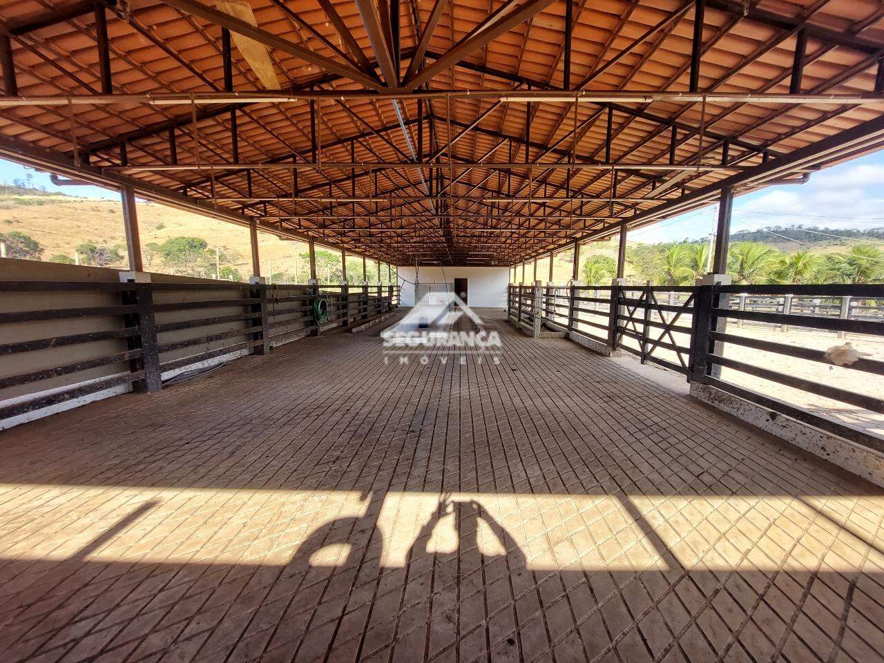 Sítio à venda no JACARANDÁ : CURRAL 