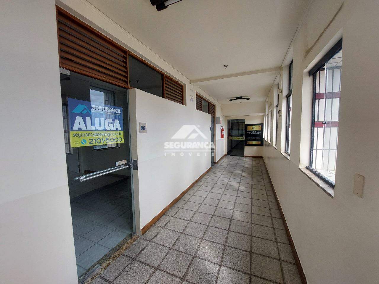 Sala para aluguel no Centro: HALL DO PRÉDIO
