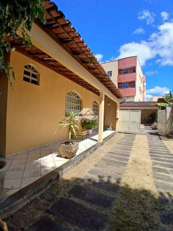 Casa à venda no GRA DUQUESA: 