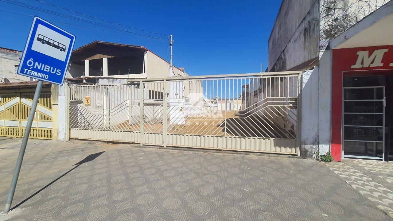 AREA à venda no Centro: 