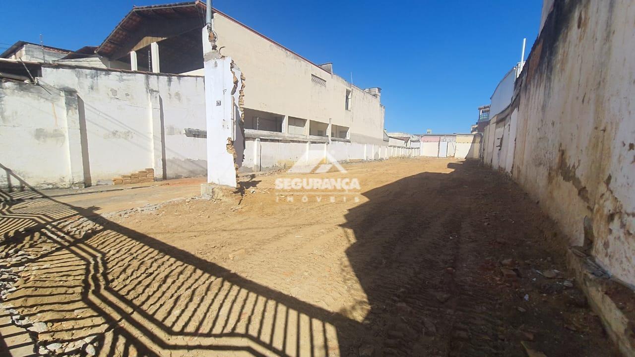 AREA à venda no Centro: 