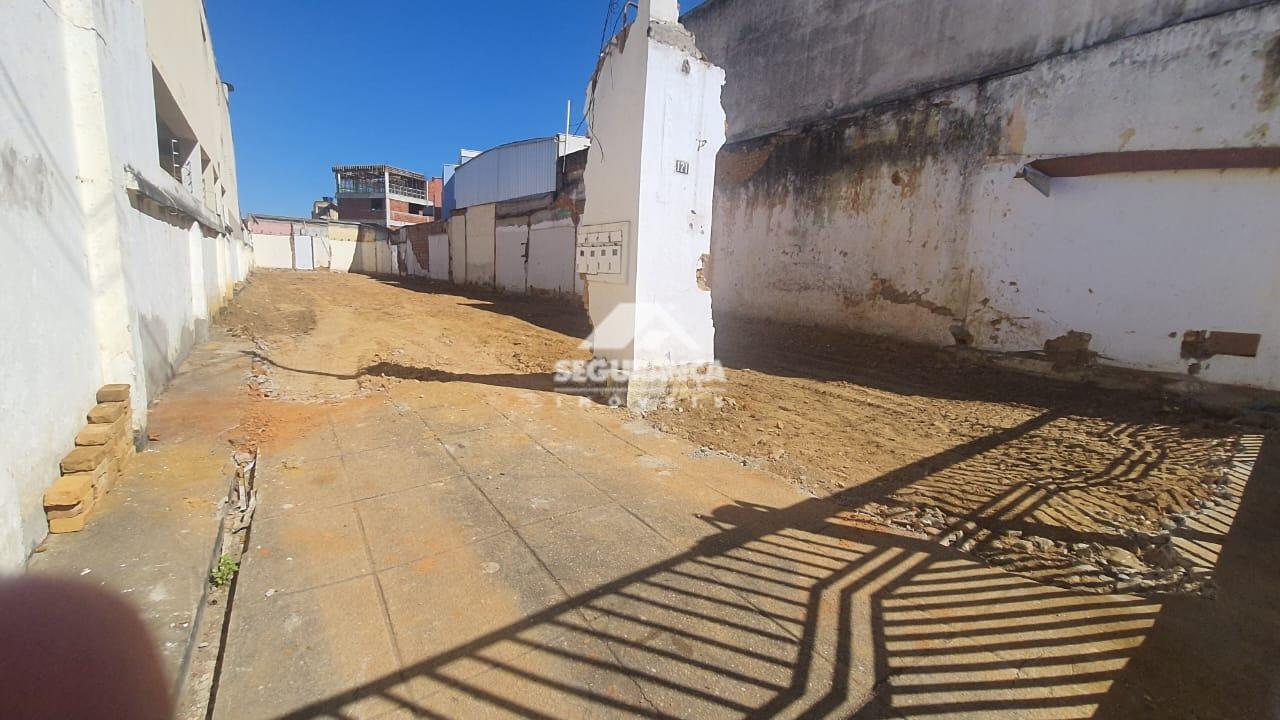 AREA à venda no Centro: 