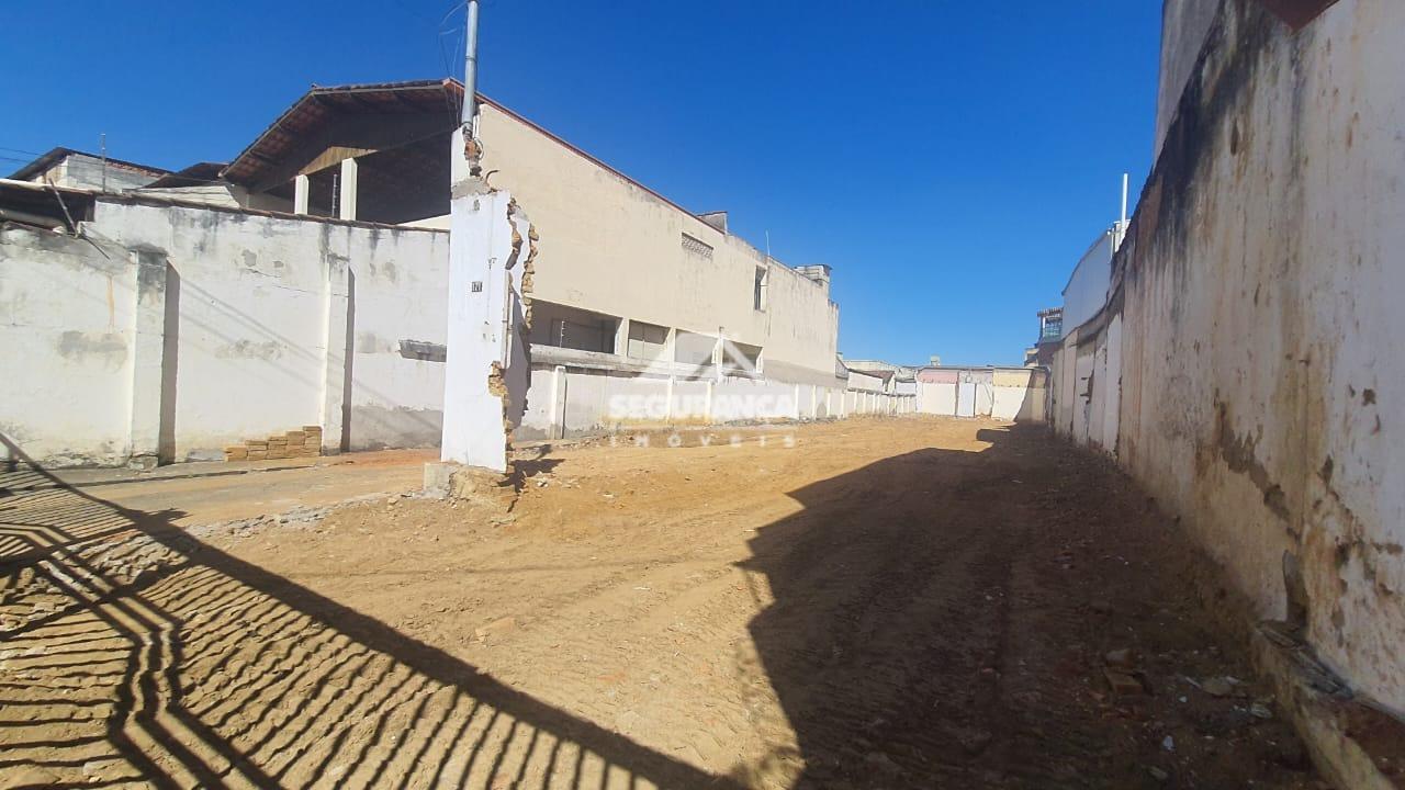 AREA à venda no Centro: 