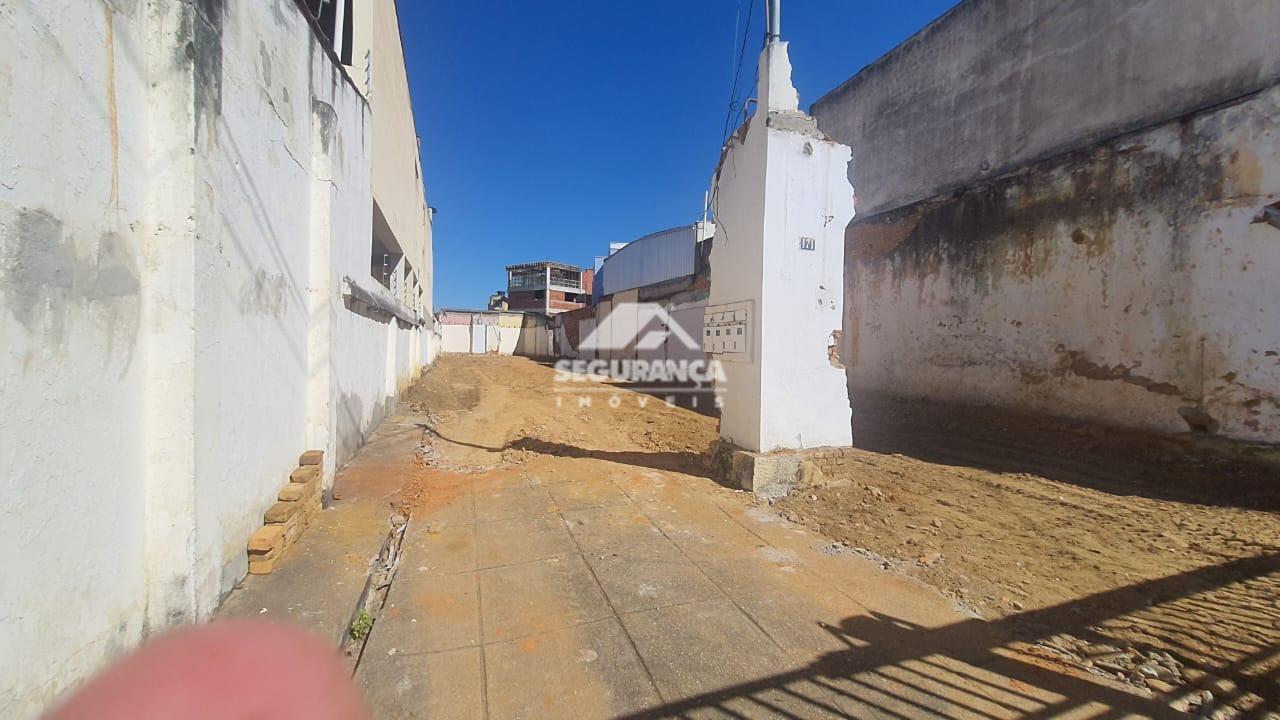 AREA à venda no Centro: 