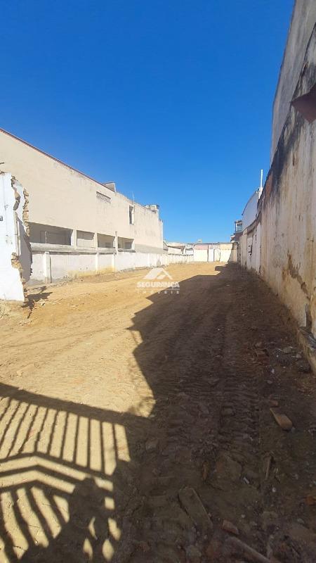 AREA à venda no Centro: 