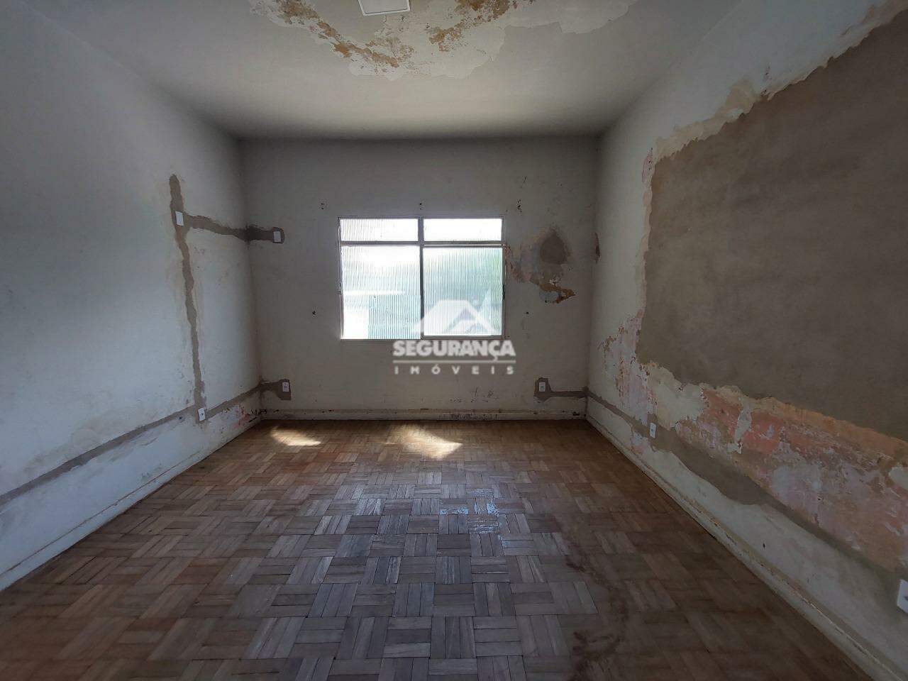 Casa comercial para aluguel no Centro: QUARTO (1)