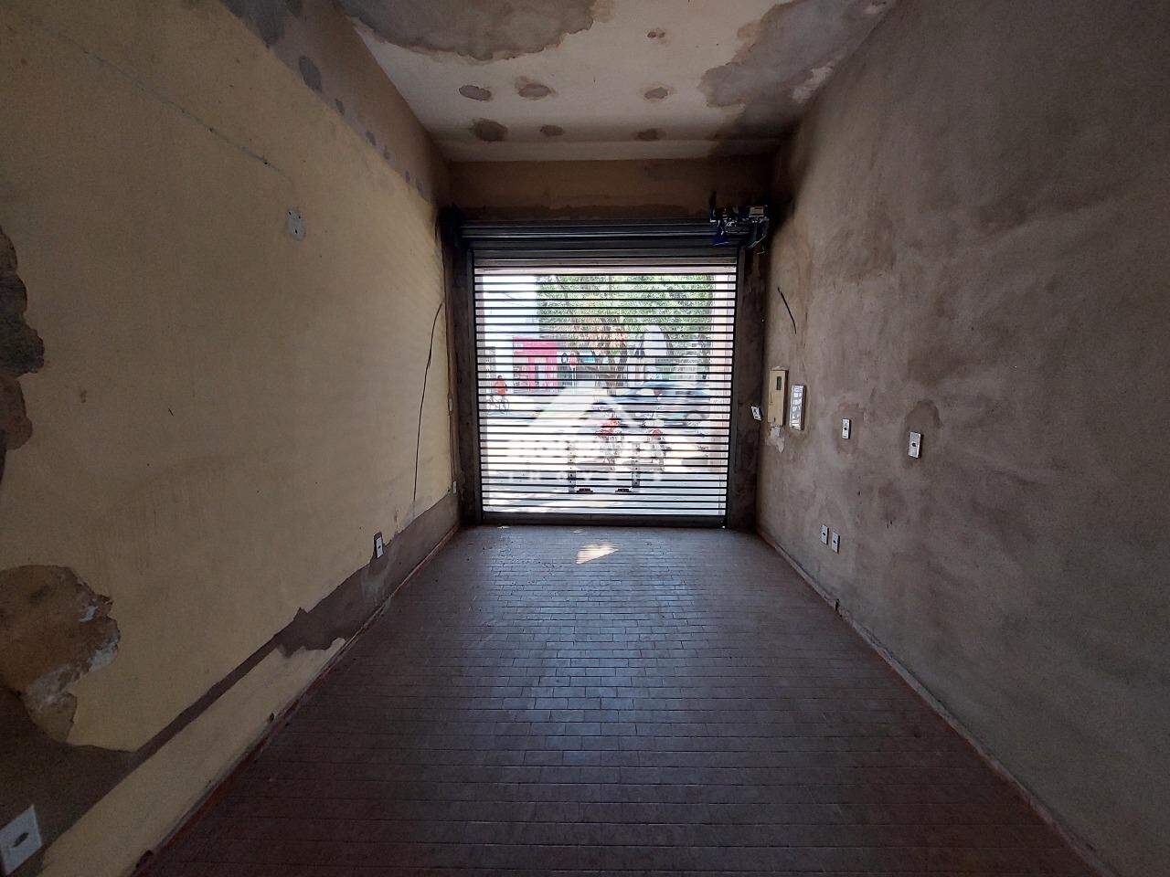Casa comercial para aluguel no Centro: GARAGEM (3)