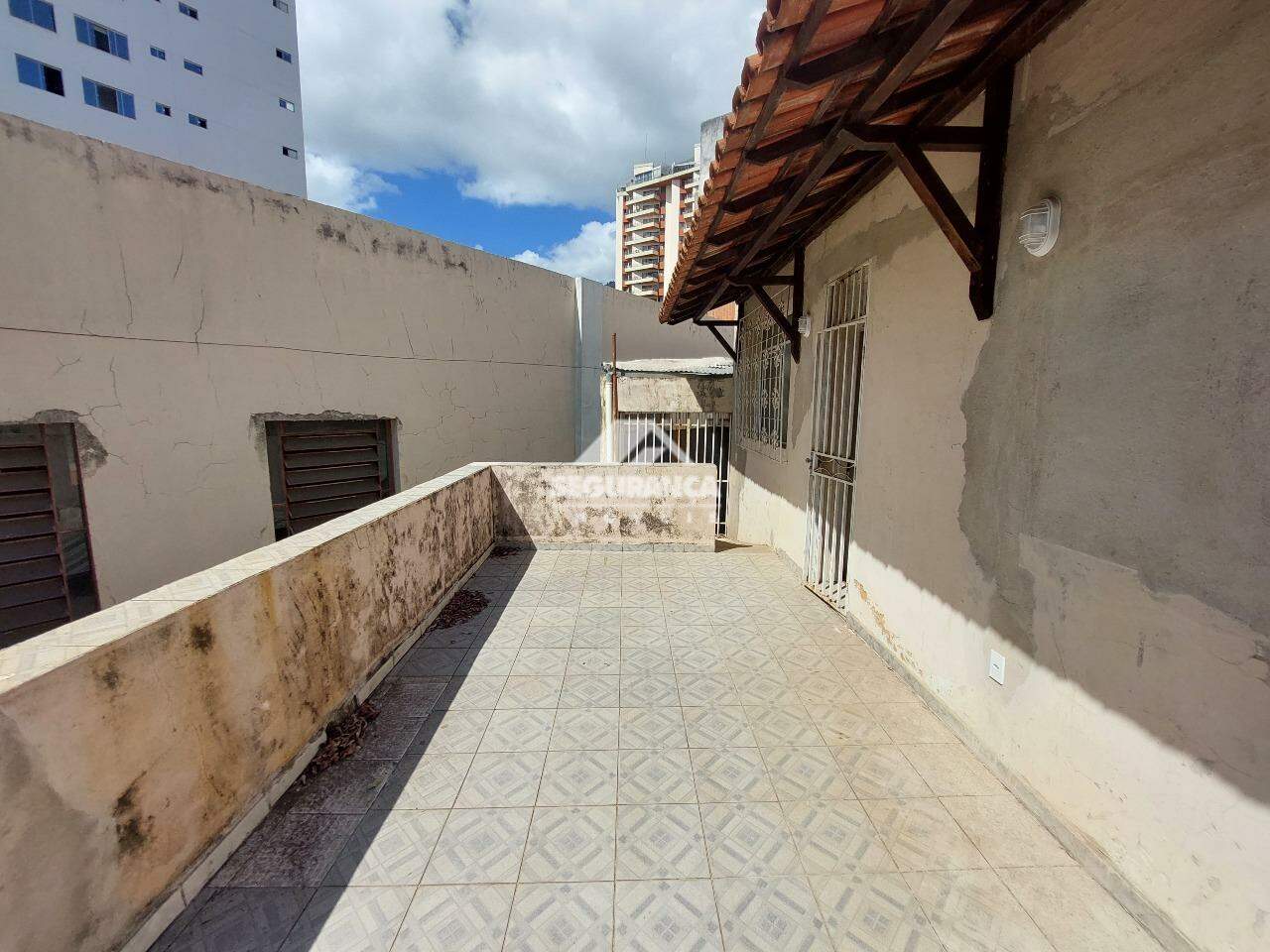 Casa comercial para aluguel no Centro: VARANDA