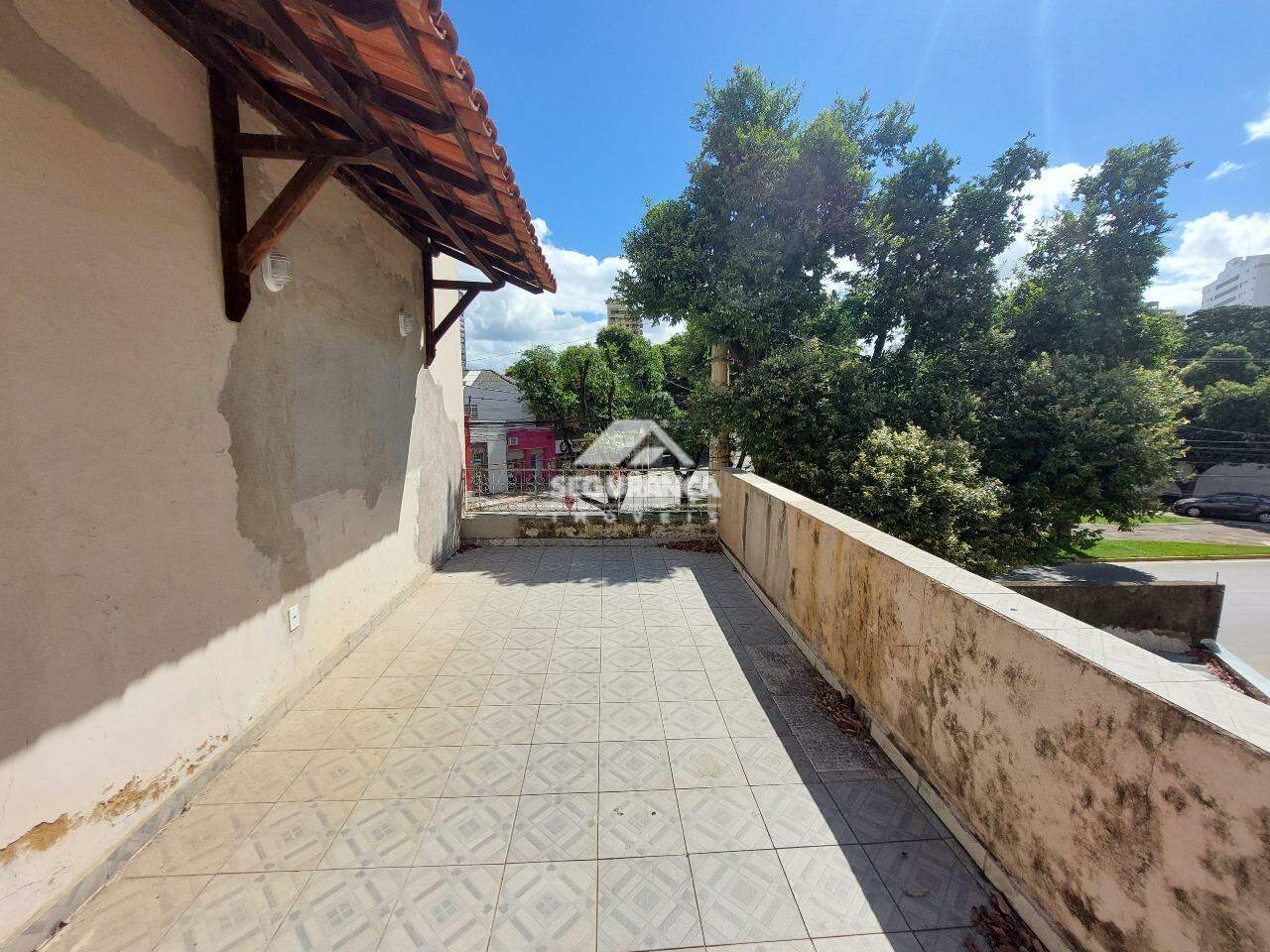 Casa comercial para aluguel no Centro: VARANDA