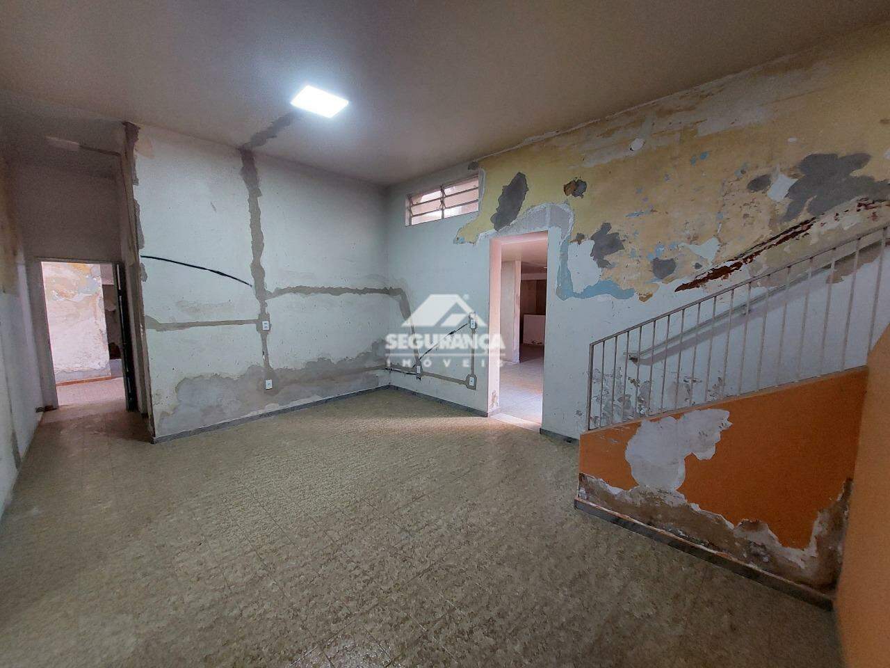 Casa comercial para aluguel no Centro: SALA