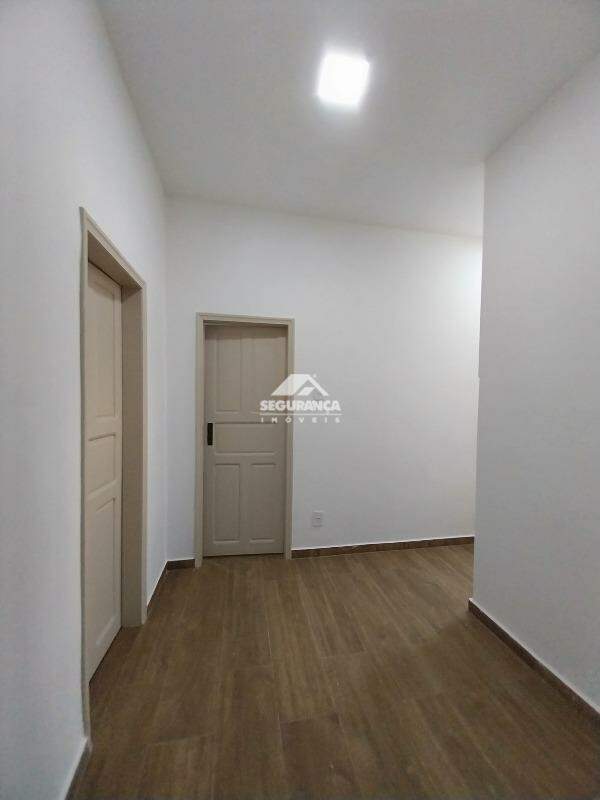 Casa comercial para aluguel no Centro: HALL