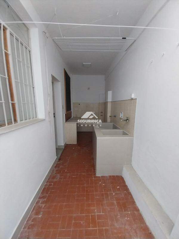 Casa comercial para aluguel no Centro: ÁREA DE SERVIÇO