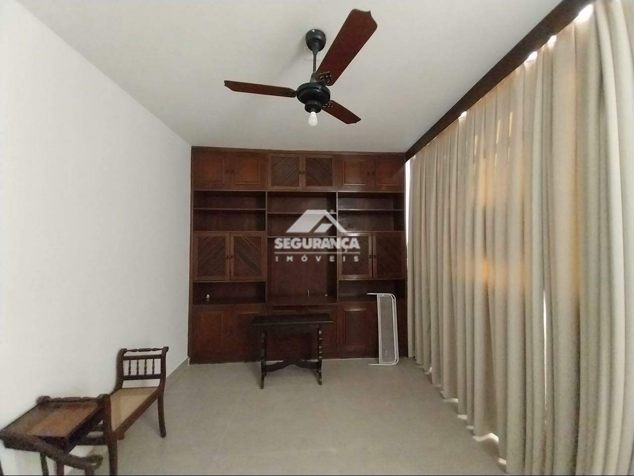 Casa comercial para aluguel no Centro: SALA