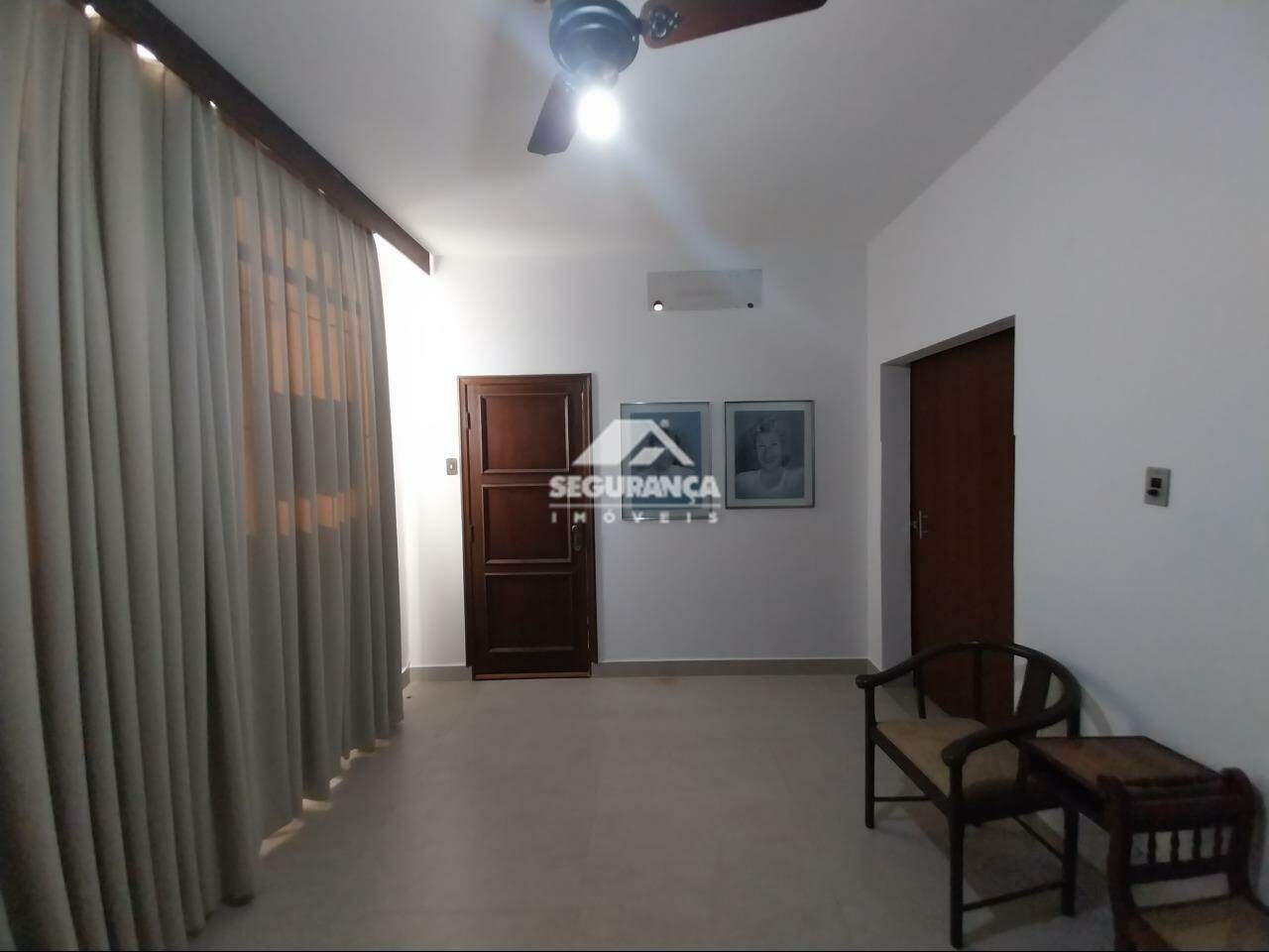 Casa comercial para aluguel no Centro: SALA