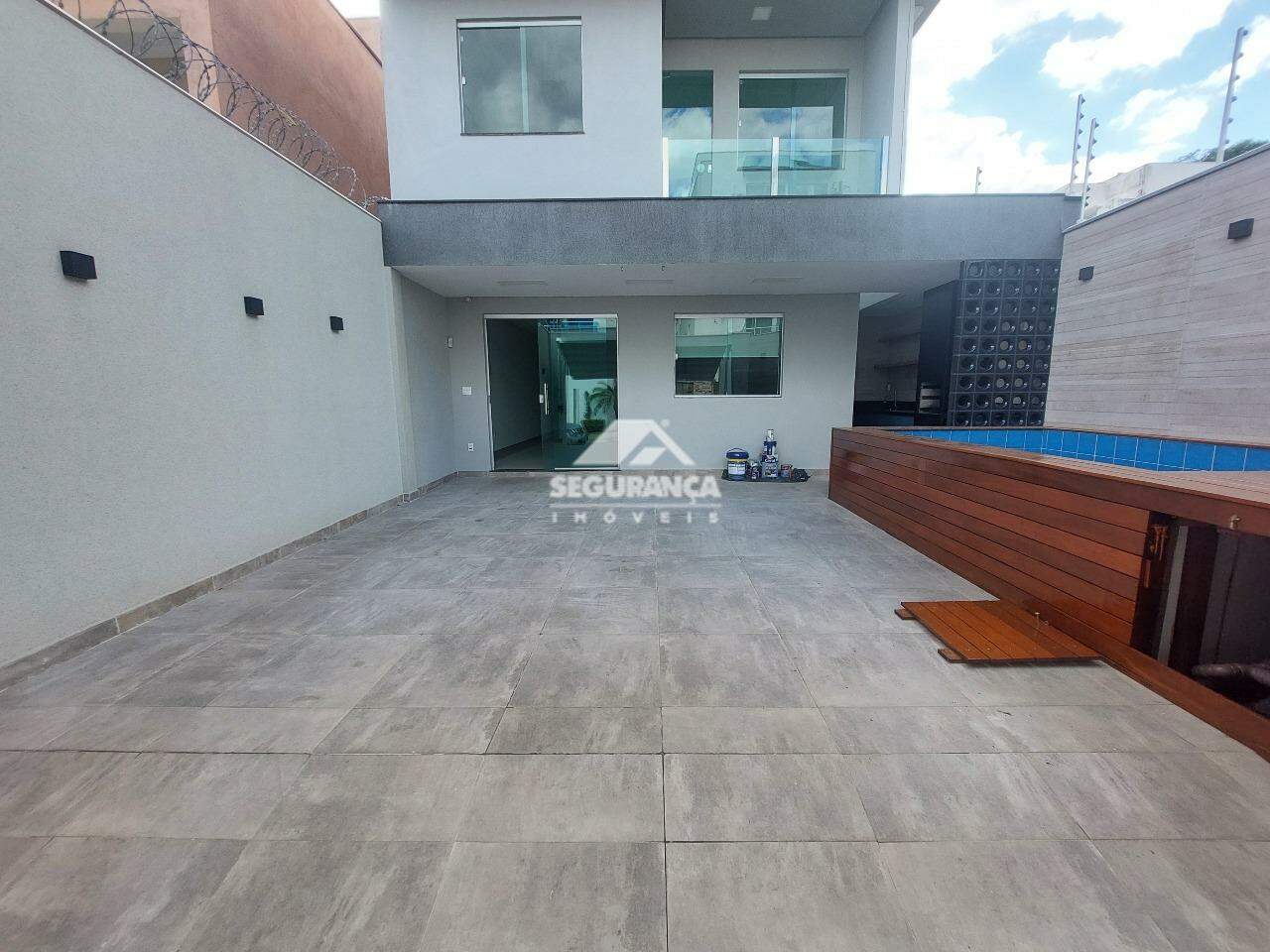 Casa à venda no BELVEDERE: GARAGEM