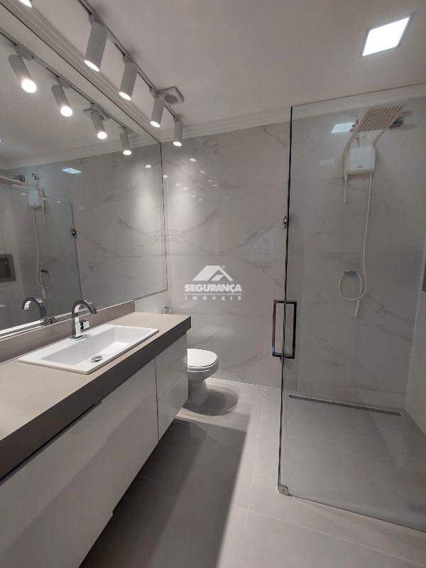 Casa à venda no BELVEDERE: BANHEIRO DA SUÍTE