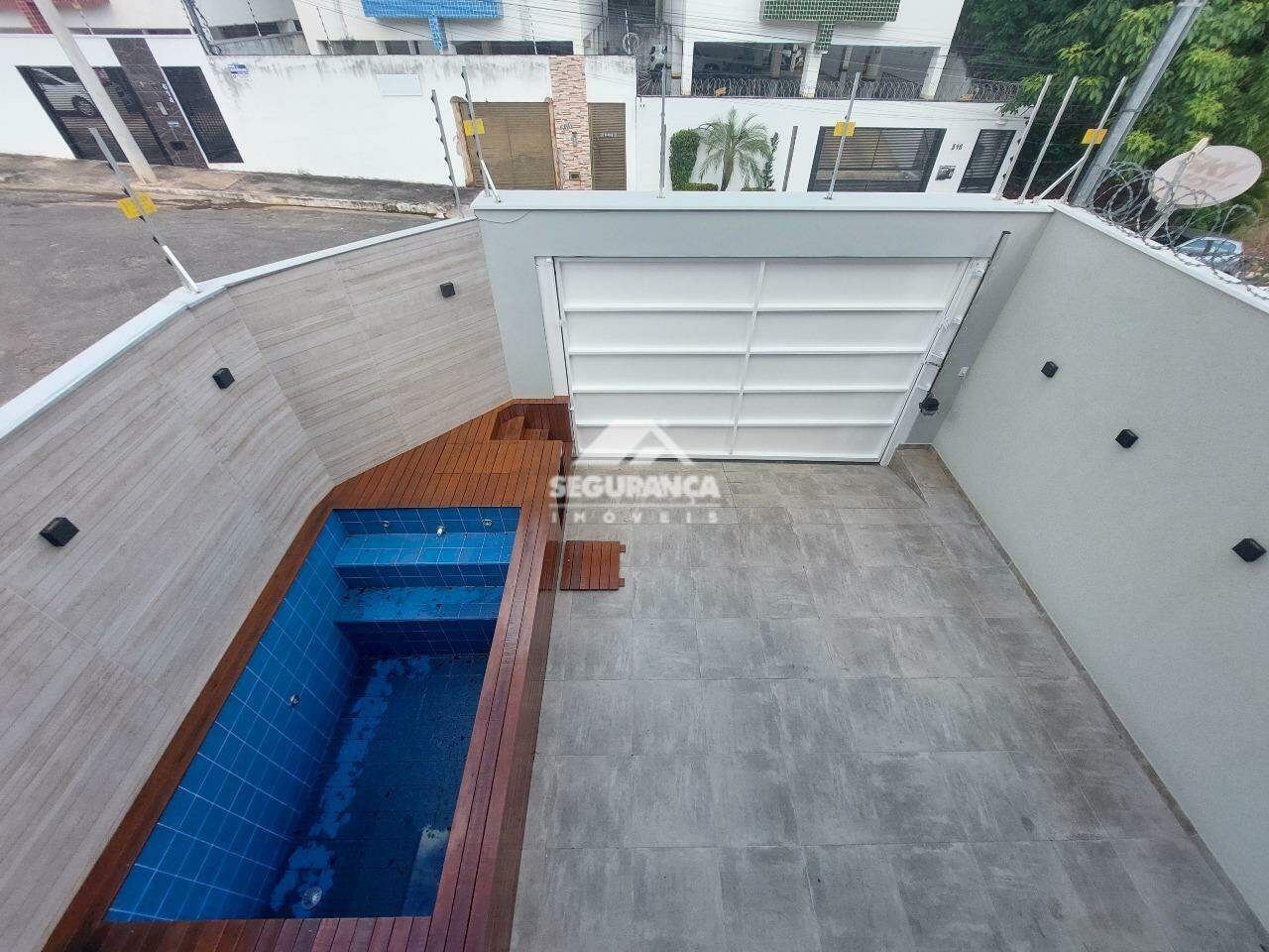 Casa à venda no BELVEDERE: PISCINA