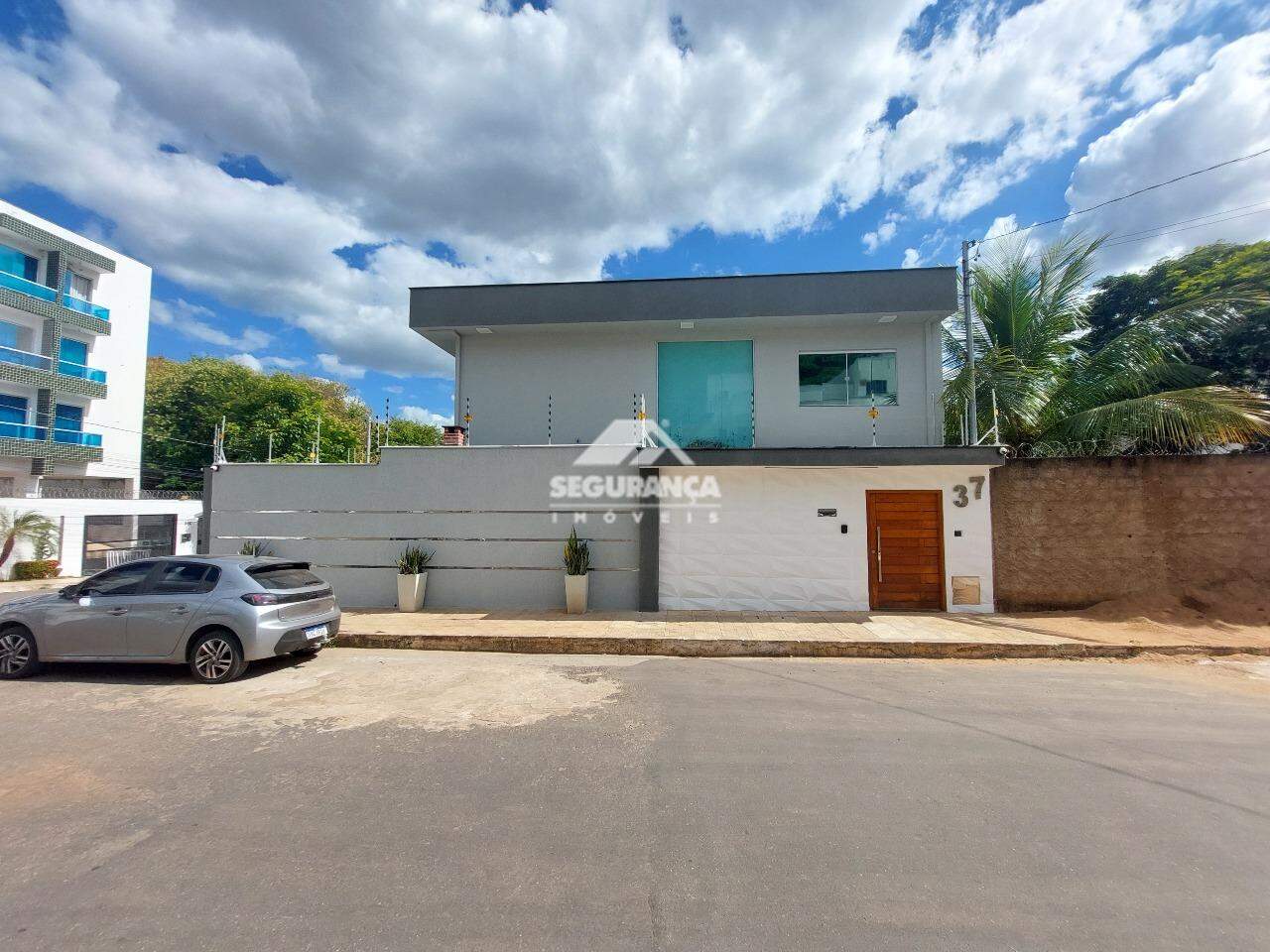 Casa à venda no BELVEDERE: FACHADA