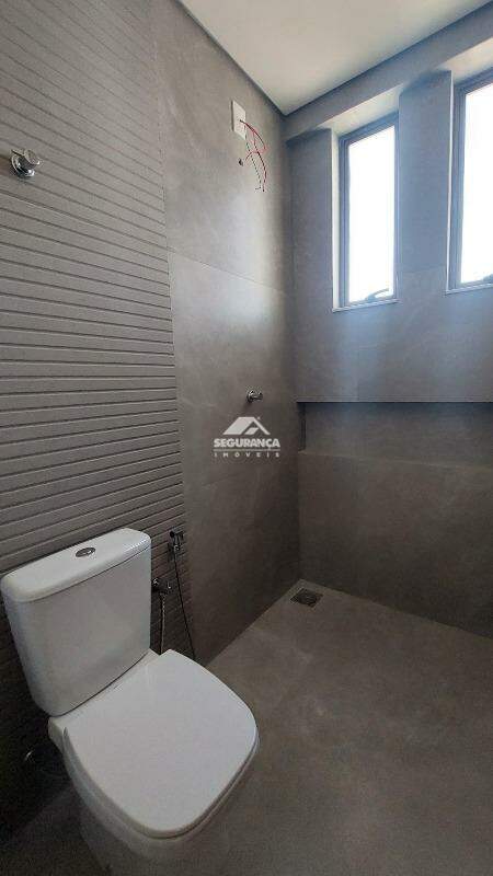 Apartamento para aluguel no Esplanada: BANHEIRO SEMI SUÍTE