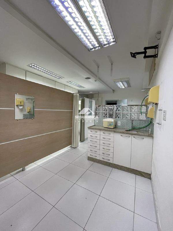 Sala à venda no Centro: 