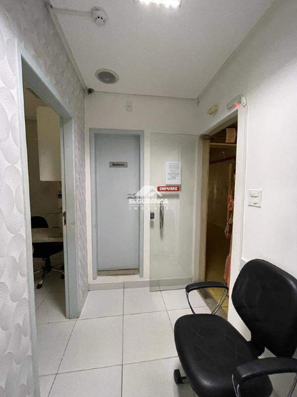 Sala à venda no Centro: 