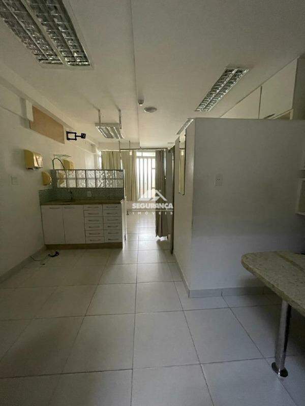 Sala à venda no Centro: 