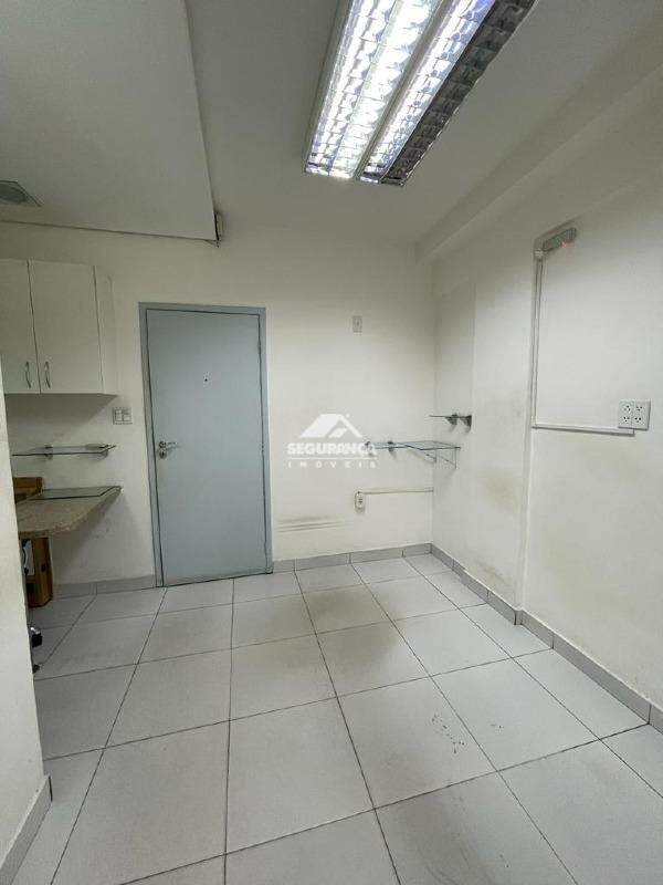 Sala à venda no Centro: 