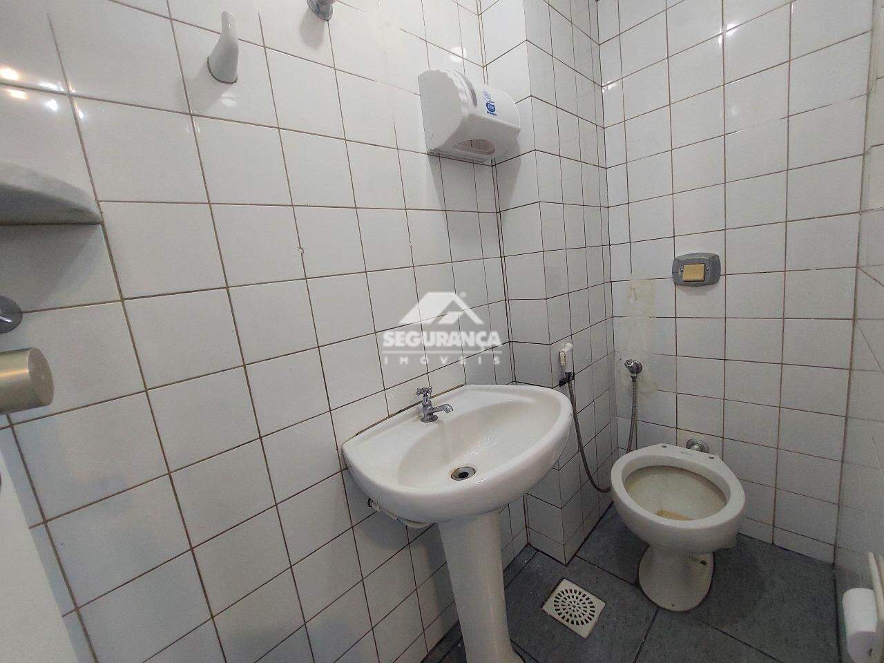 Sala à venda no Centro: BANHEIRO 