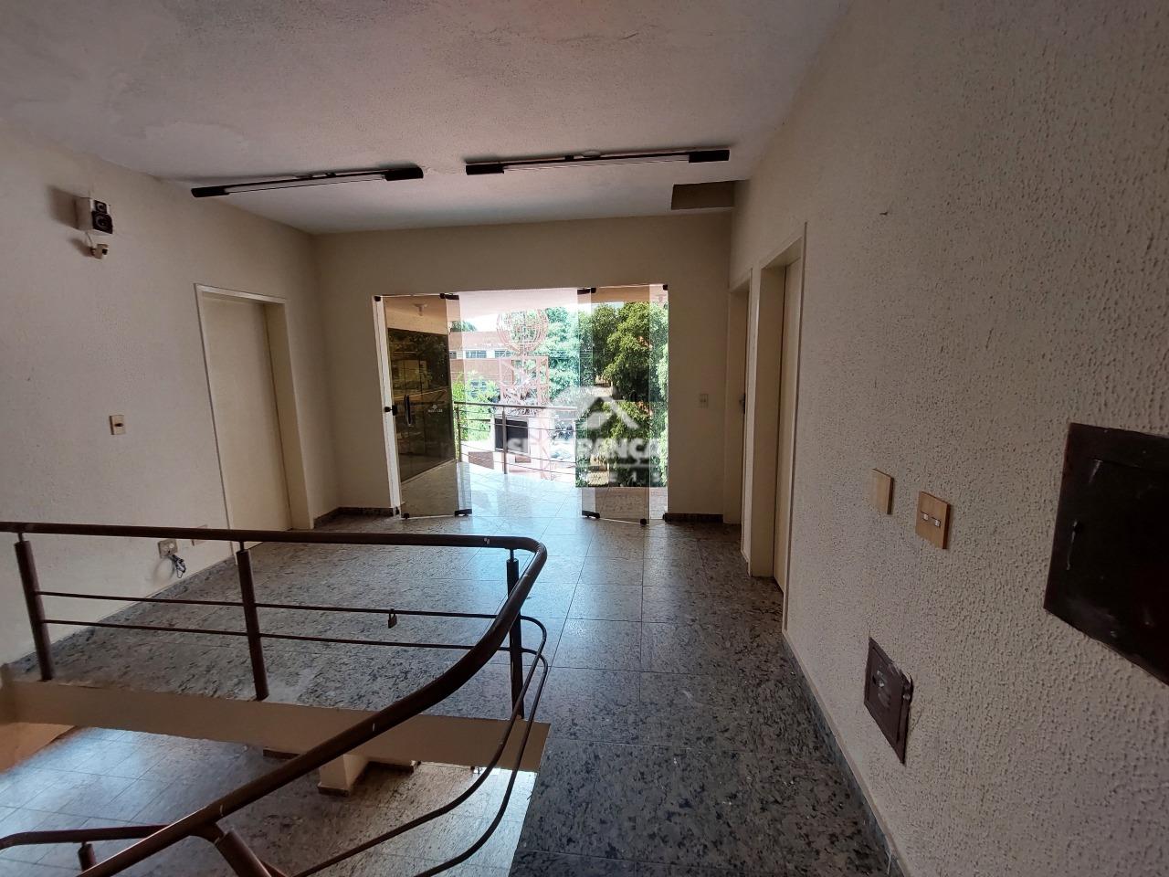 Loja para aluguel no Ilha dos Araújos: HALL DE ACESSO AOS ESCRITORIOS