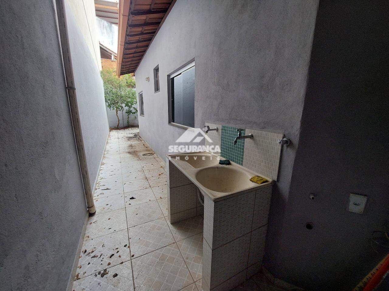 Casa à venda no SANTOS DUMONT: ÁREA DE SERVIÇO