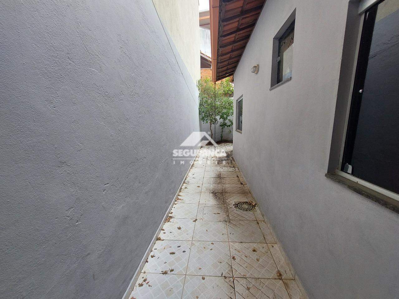 Casa à venda no SANTOS DUMONT: CORREDOR