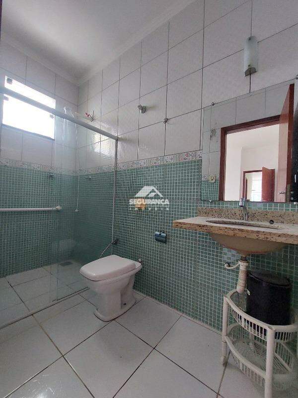 Casa à venda no SANTOS DUMONT: BANHEIRO DA SUÍTE (1)