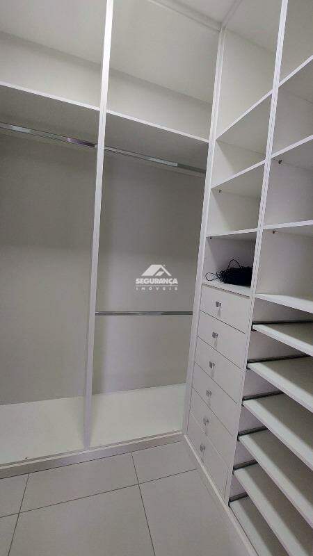 Apartamento para aluguel no Esplanada: CLOSET