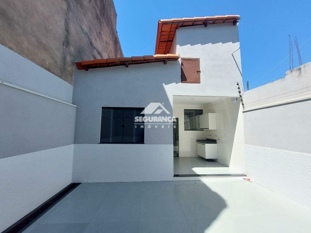 Casa para aluguel no Santa Rita: ÁREA FUNDOS