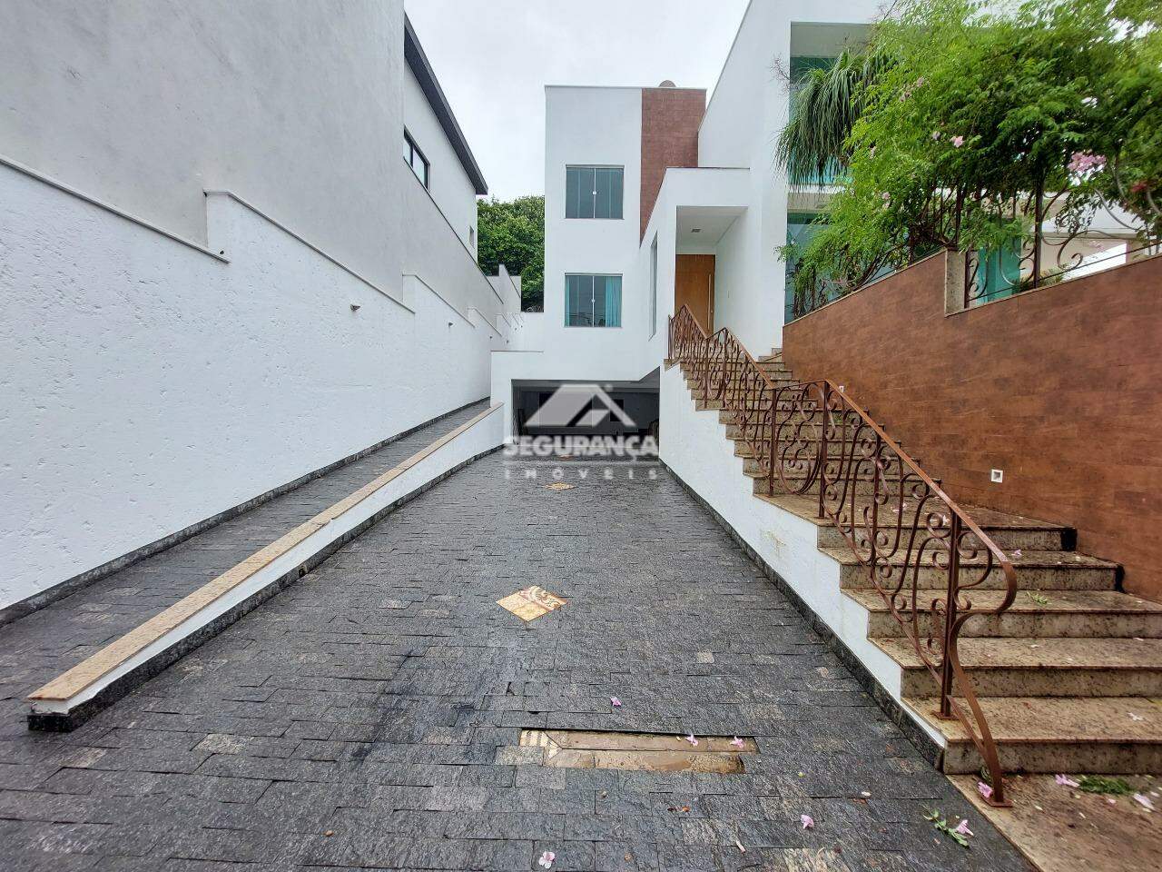 Casa para aluguel no BELVEDERE: GARAGEM