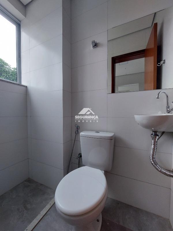 Apartamento para aluguel no Centro: BANHEIRO DA ÁREA DE SERVIÇO