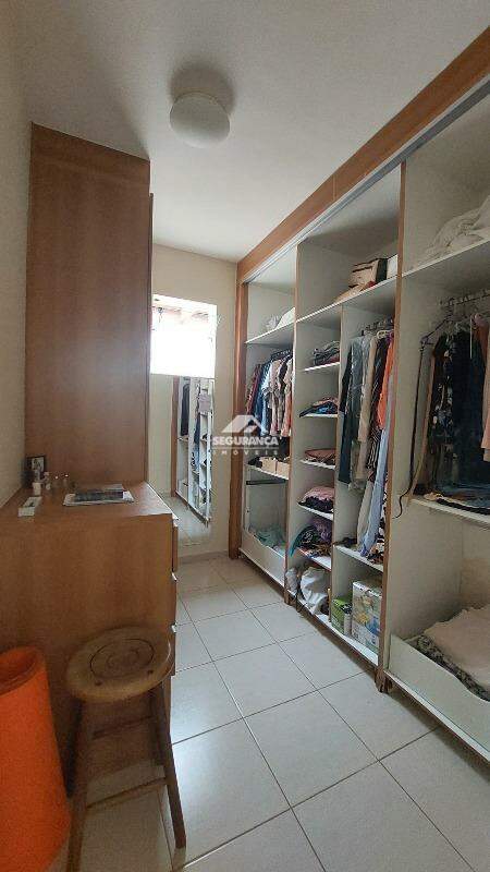 Casa para aluguel no Ilha dos Araújos: CLOSET SUÍTE