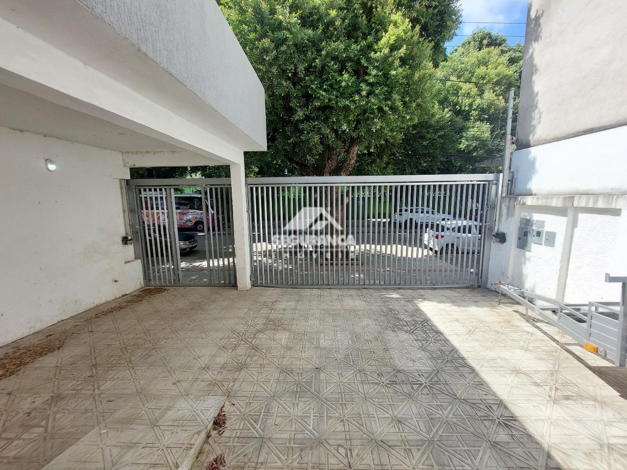 Casa para aluguel no Centro: GARAGEM