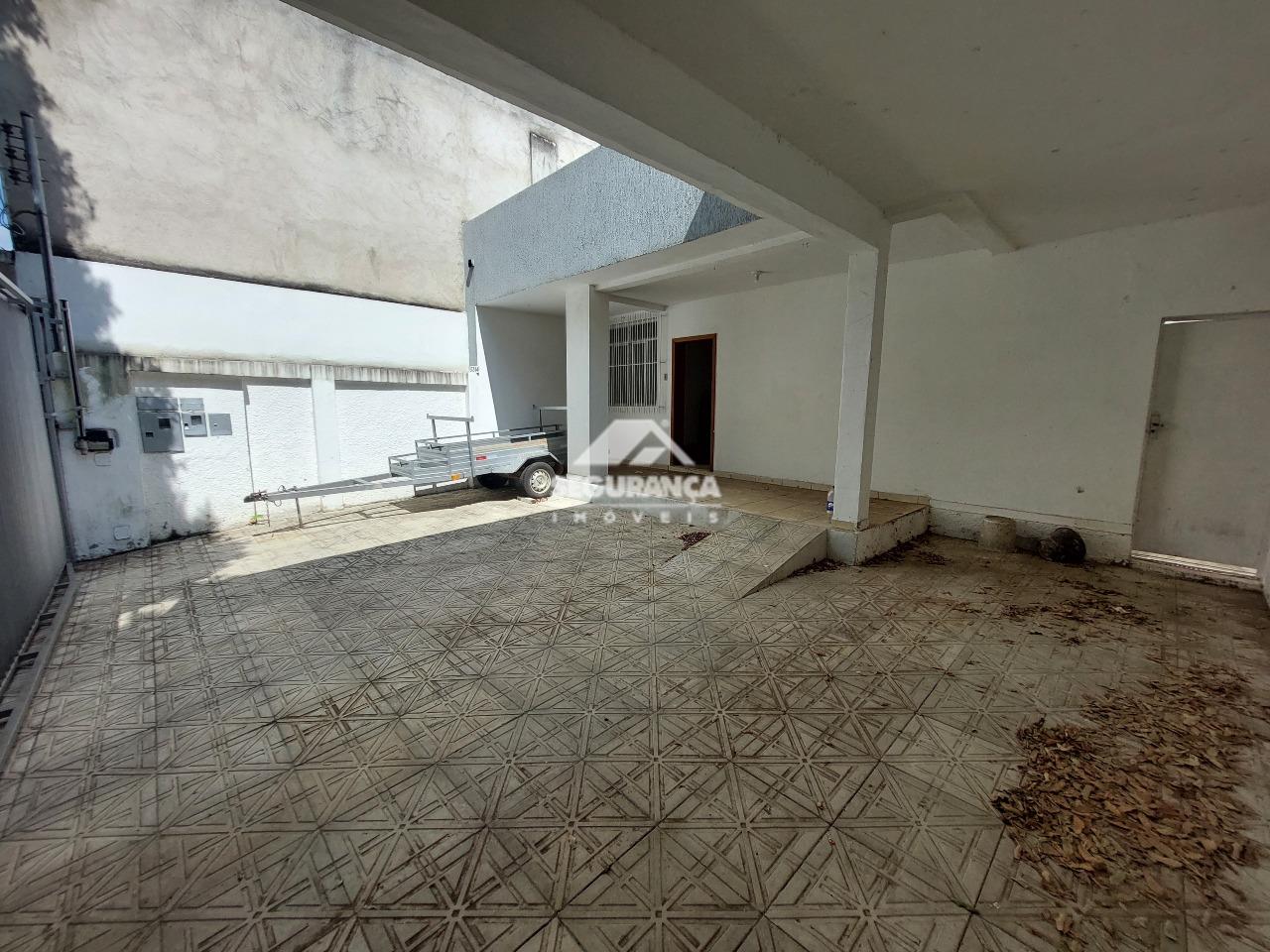 Casa para aluguel no Centro: GARAGEM