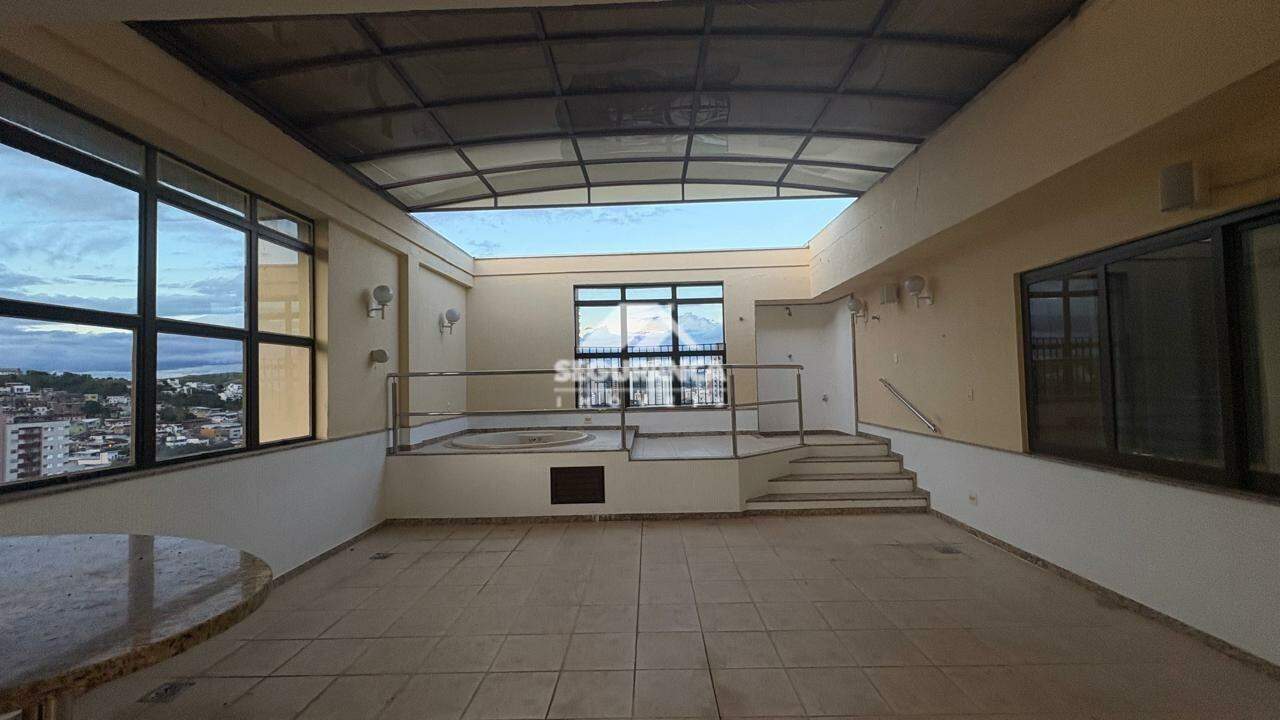 Apartamento cobertura à venda no Centro: