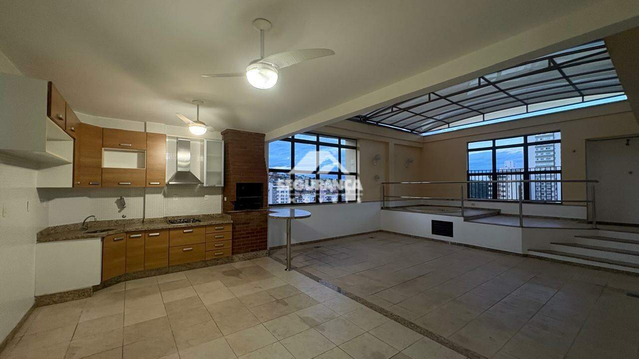 Apartamento cobertura à venda no Centro: