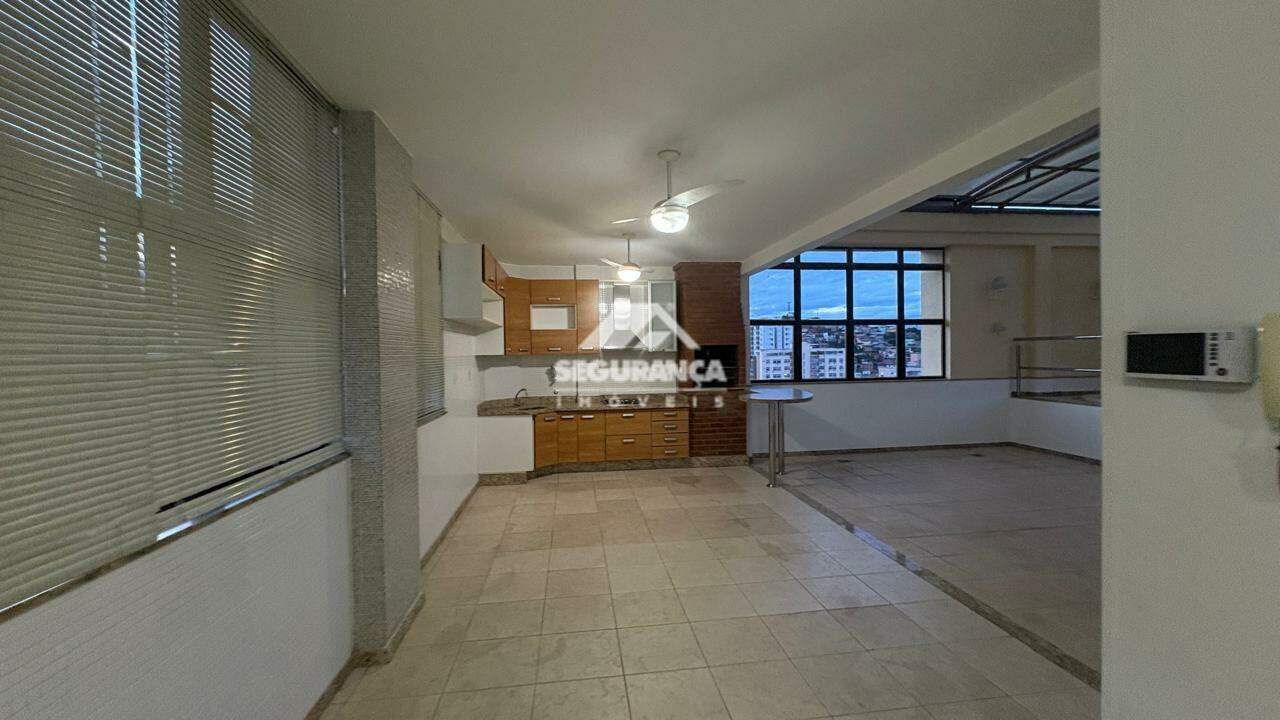 Apartamento cobertura à venda no Centro: