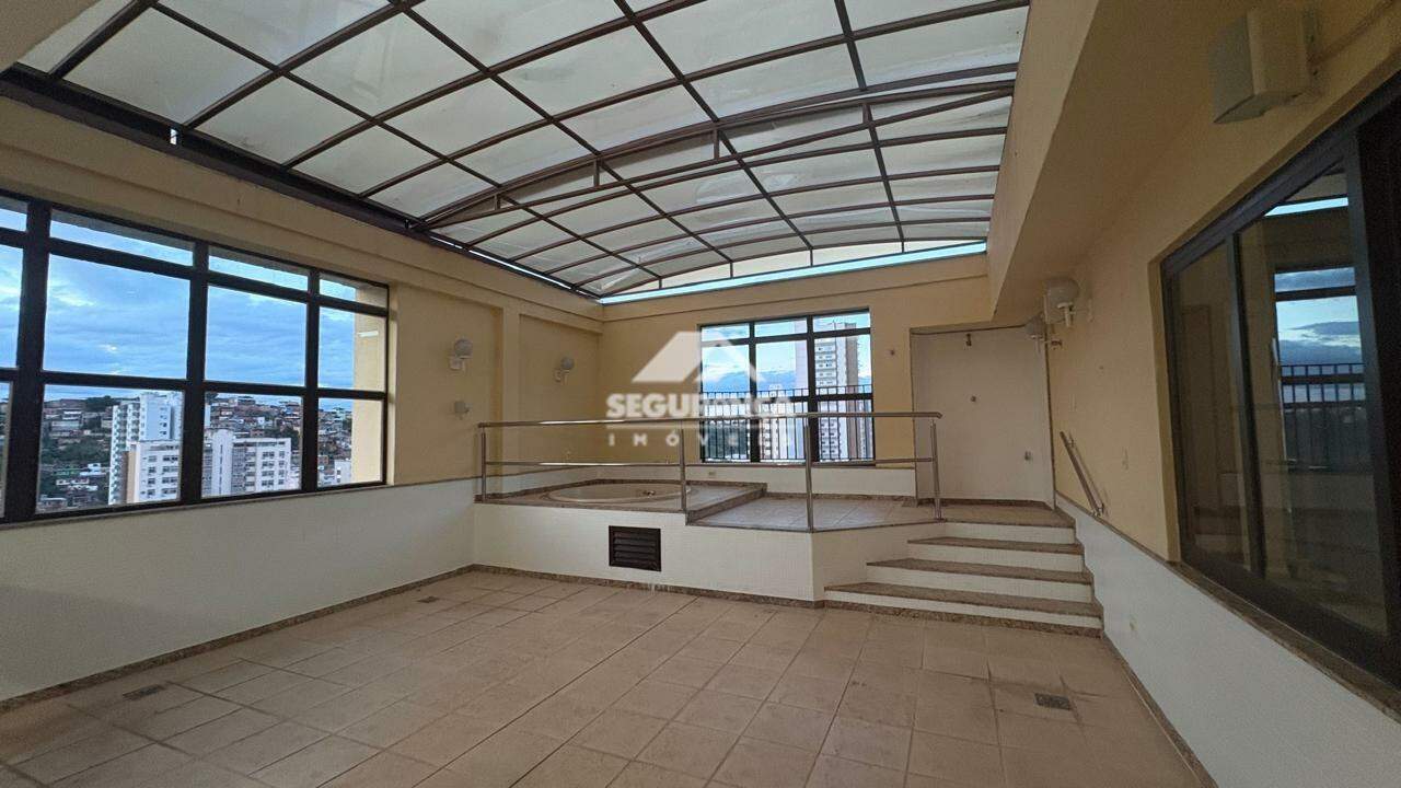 Apartamento cobertura à venda no Centro: