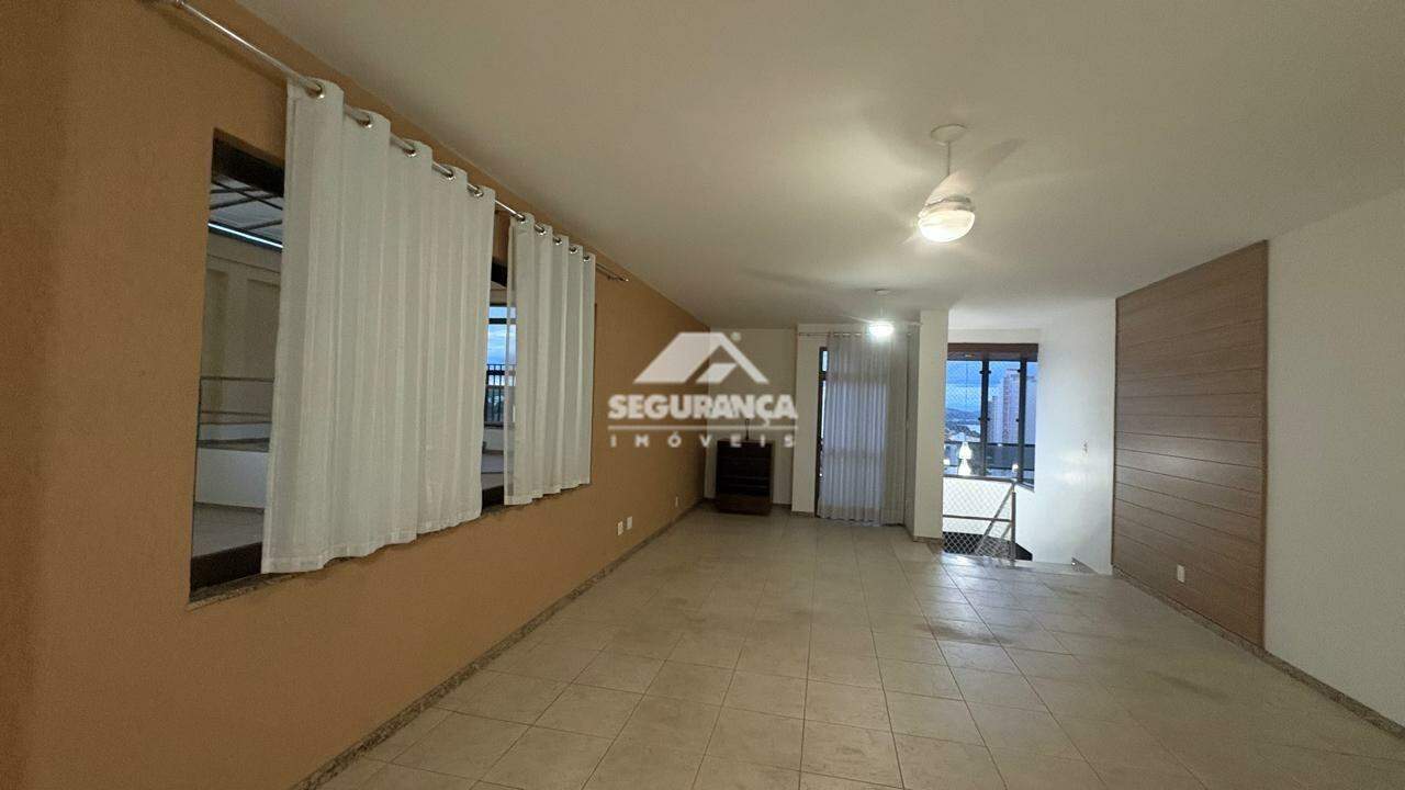 Apartamento cobertura à venda no Centro:
