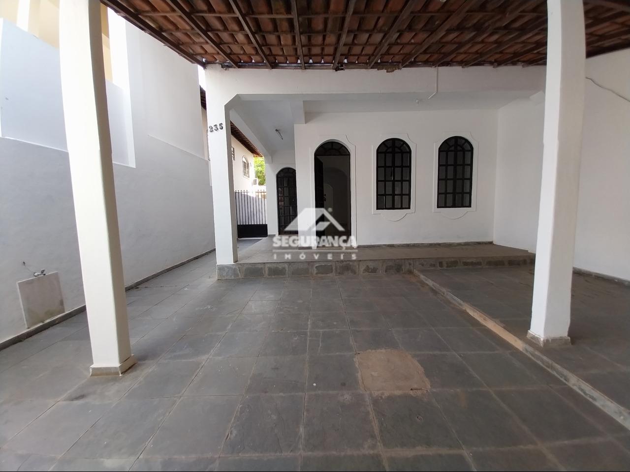 Casa para aluguel no Universitário: GARAGEM